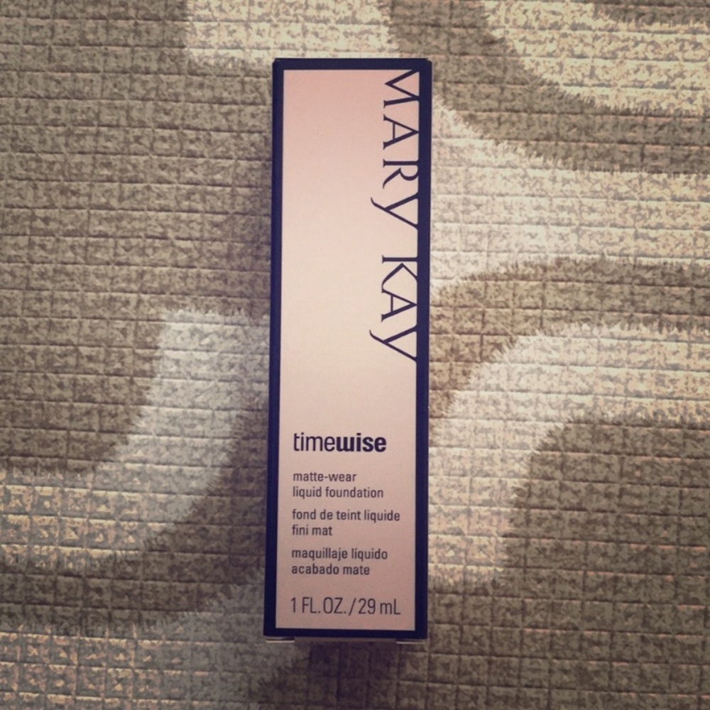 Mary Kay Timewise MatteLuminous liquid foundations